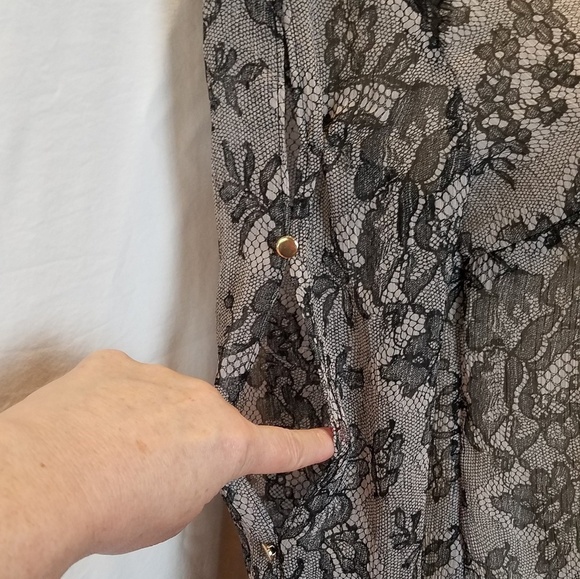 Jennifer Lopez Black Lace Blouse - Picture 3 of 8